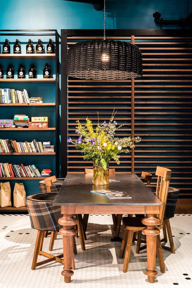 Alt Hotel Ottawa Downtown Екстериор снимка